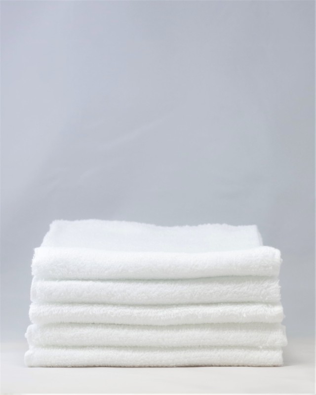 Q.シリンダータオルについて<br />
<br />
<br />
アイロンをかけたようにタオル表面がなめらか。<br />
<br />
一枚の厚みが薄いのでかさばりません。 国産白シリンダータオル 200匁 0